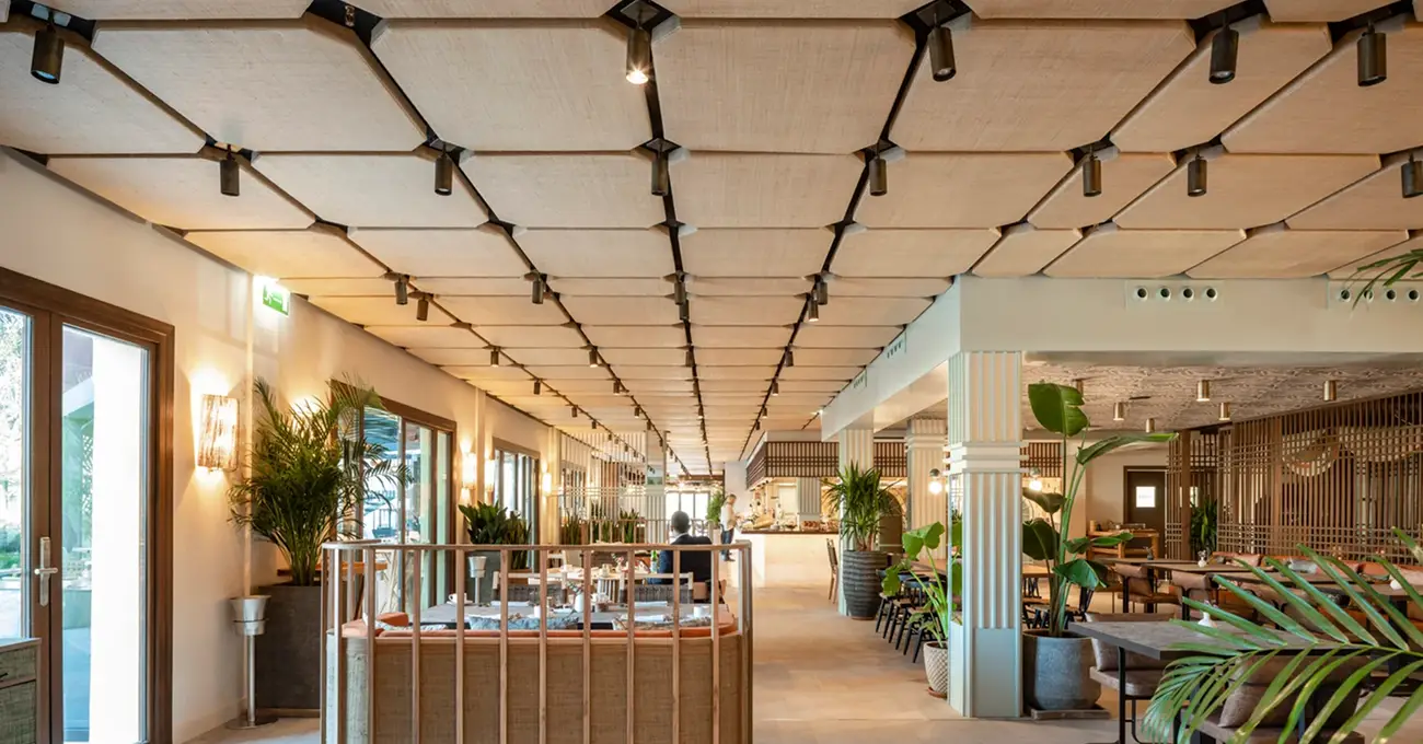 25-kimpton-aysla-by-gras-reynes-arquitectos-©TomeuCanyellasPhotography-scaled 1