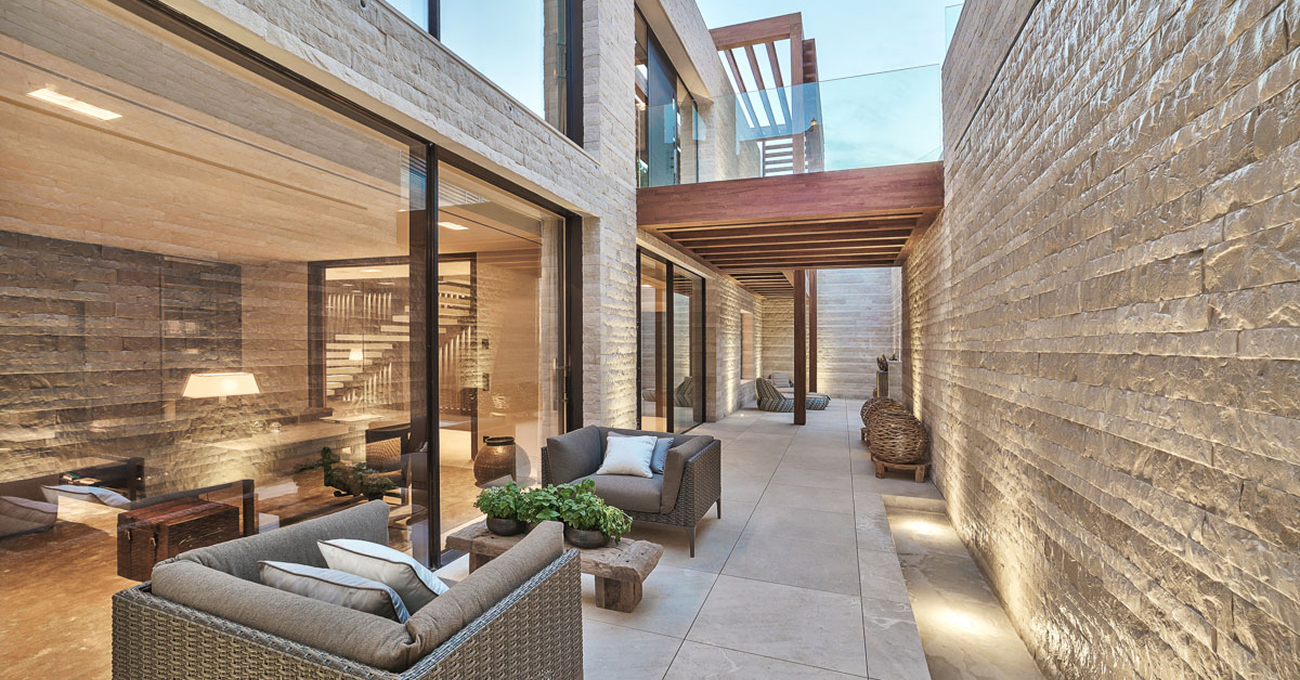 lls_villa_09_miro_monport_4_cover 1